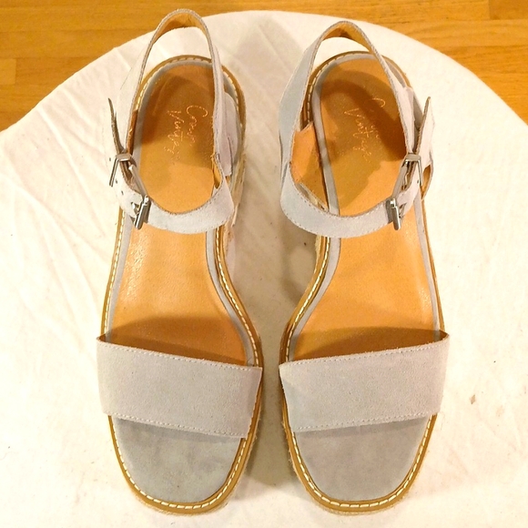 Gorgeous NWOT Crown Vintage Light Grey Suede Platform Wedge Espadrilles. - Picture 9 of 16